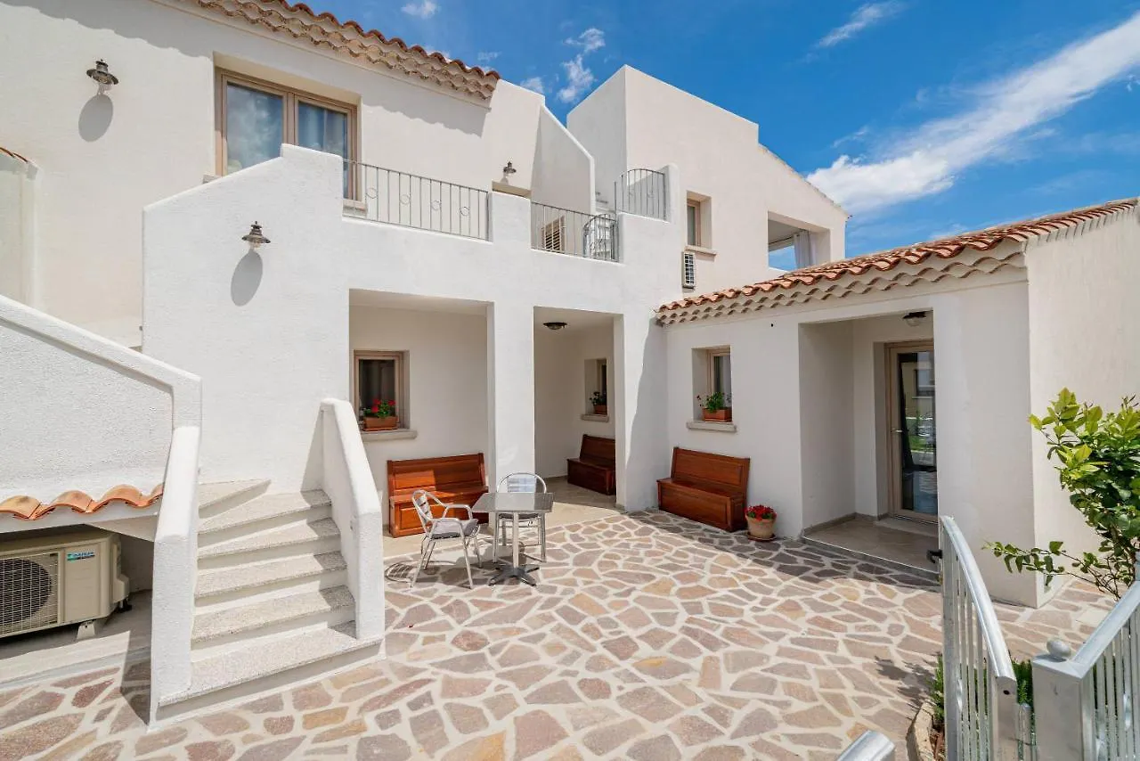 Residenza L'Alzoni Hotel San Teodoro
