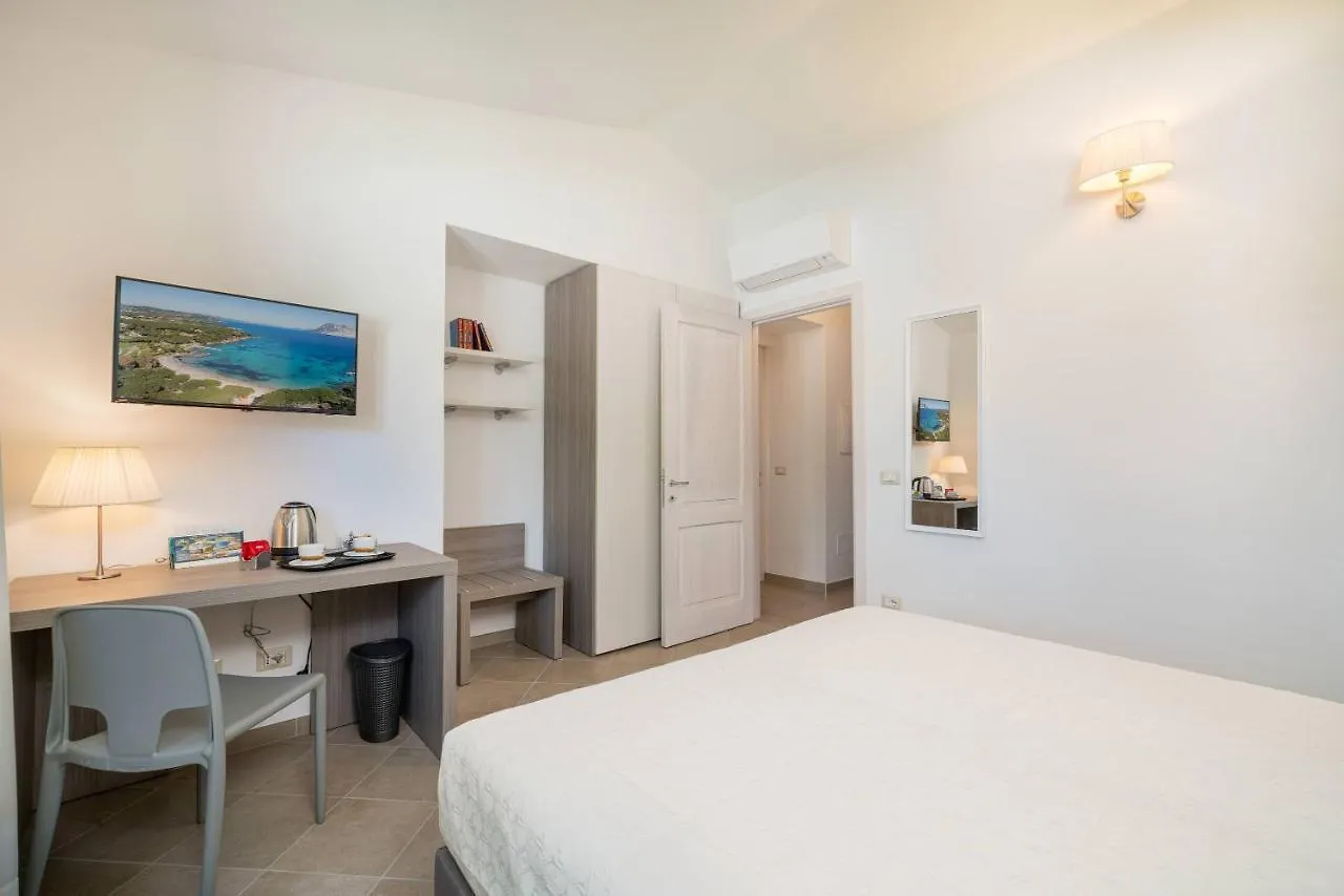 Residenza L'Alzoni Hotel San Teodoro  San Teodoro (Sardinia)