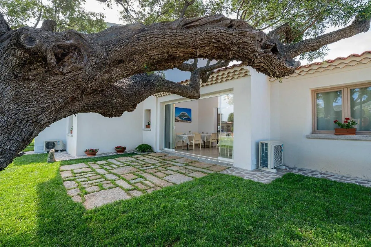 Residenza L'Alzoni Hotel San Teodoro
